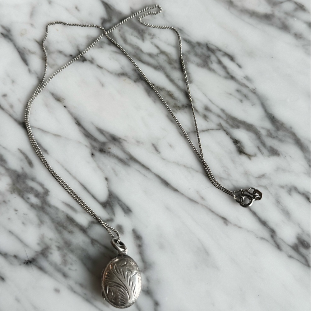 Vintage Sterling Silver Oval Locket Necklace